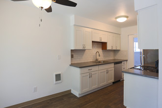 Grace Manor Apartments in Portland, OR - Building Photo - Interior Photo