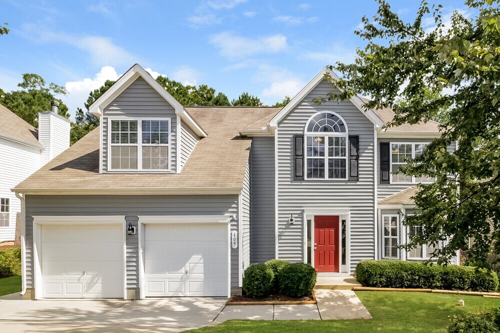 409 Pyracantha Dr in Holly Springs, NC - Building Photo