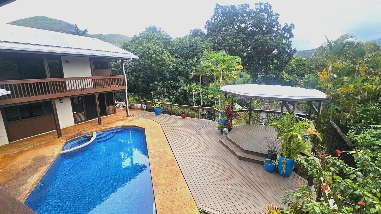 44-389-389 Kaneohe Bay Dr in Kaneohe, HI - Building Photo