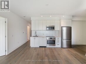 293 The Kingsway in Toronto, ON - Building Photo - Building Photo