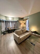 161 Cumberland St, Unit SI ID1497884P in Toronto, ON - Building Photo