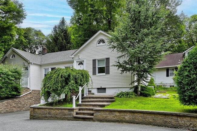 76 Norton Dr in East Northport, NY - Building Photo - Building Photo