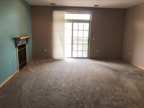201 E Lane St, Unit 206 in Sun Prairie, WI - Building Photo - Building Photo
