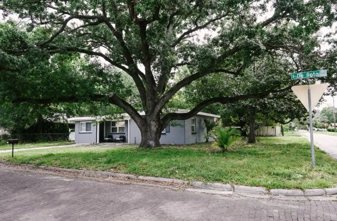 7016 S De Soto St in Tampa, FL - Building Photo