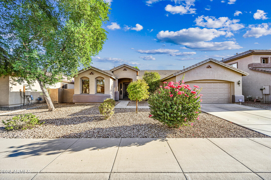 15071 W Minnezona Ave in Goodyear, AZ - Building Photo