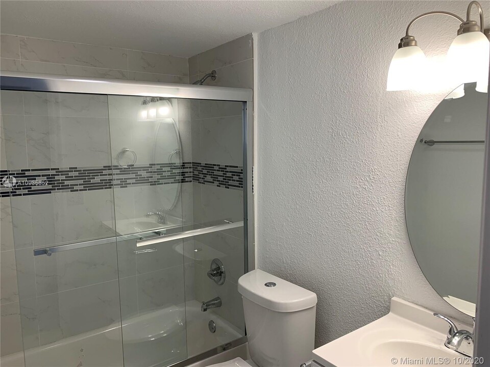 2324 Madison St-Unit -24 in Hollywood, FL - Foto de edificio