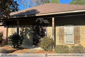 116 Cedar Green Dr in Canton, MS - Foto de edificio - Building Photo