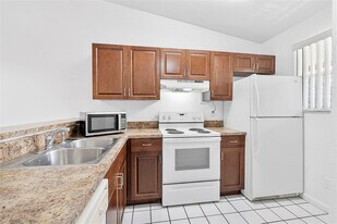 3562 NW 91st Ln in Sunrise, FL - Building Photo