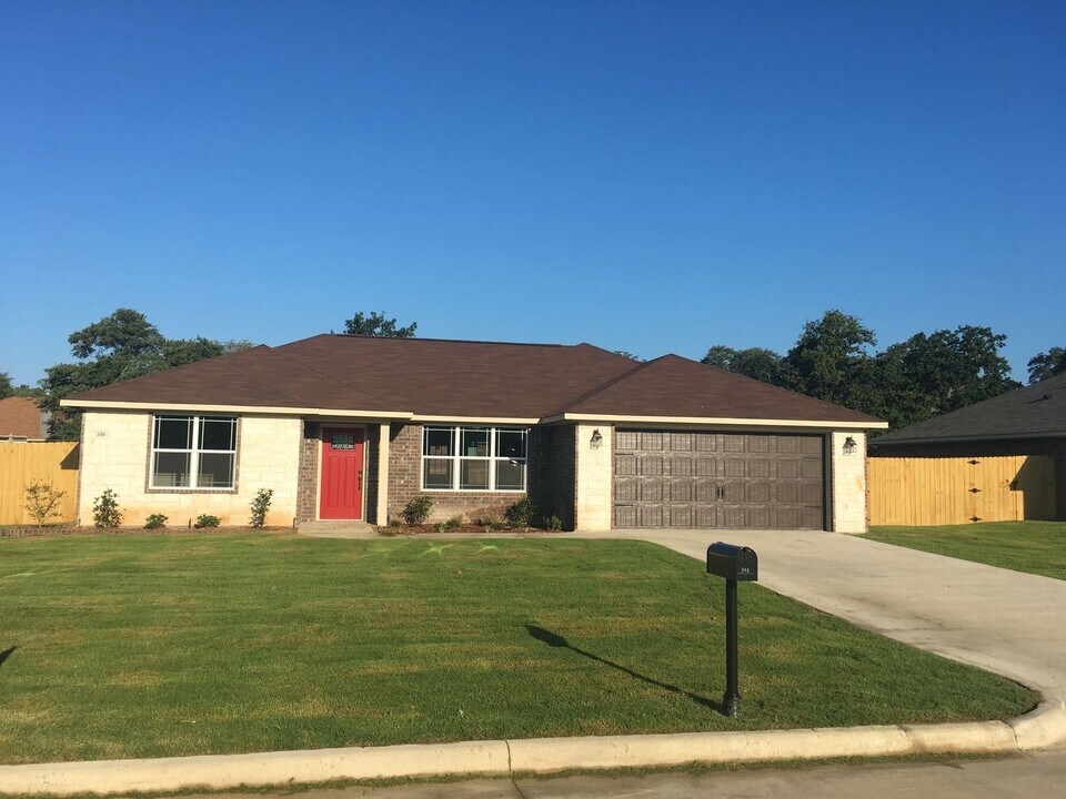 398 Noah Ln in Lindale, TX - Building Photo