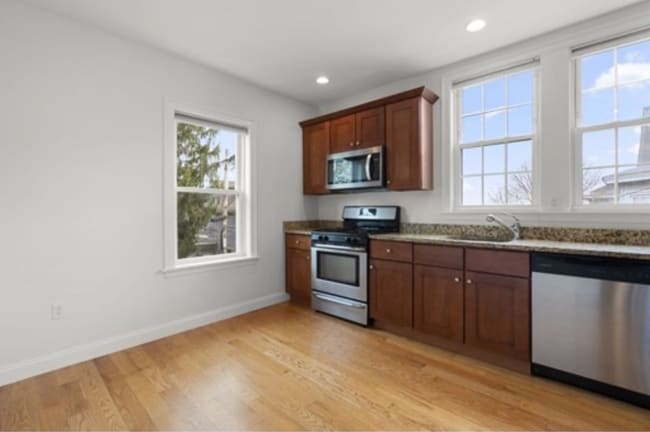 25 Fenwick St, Unit 2 in Somerville, MA - Building Photo - Building Photo
