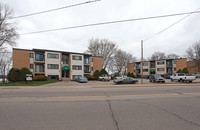 Langdon Lake Apartments in Mound, MN - Building Photo - Building Photo