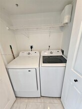 1155 Brickell Bay Dr, Unit 3408 in Miami, FL - Foto de edificio - Building Photo