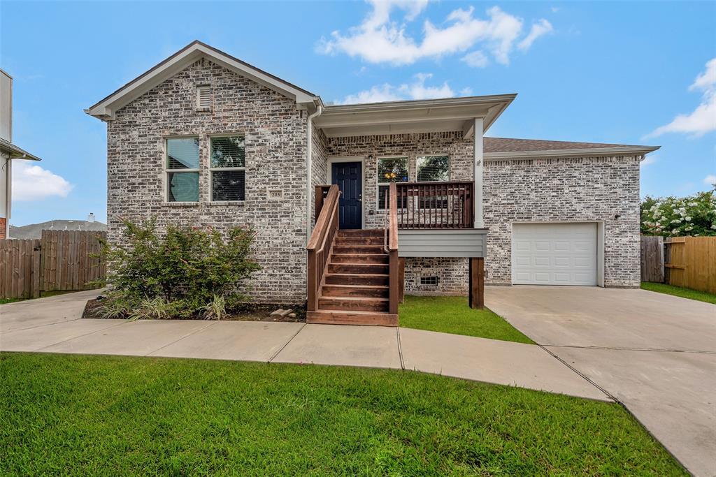 203 Glade Bridge Ln in Dickinson, TX - Building Photo
