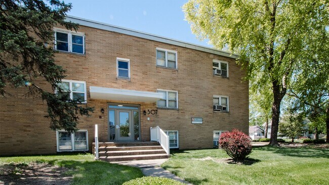 State Street Apartments in Champaign, IL - Building Photo - Building Photo