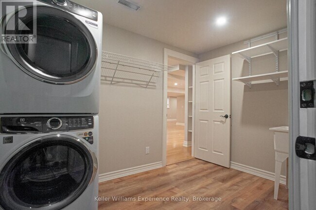 72 Oxley Dr in Penetanguishene, ON - Building Photo - Building Photo