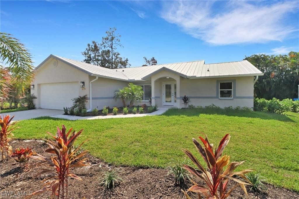 270 Madison Dr in Naples, FL - Building Photo