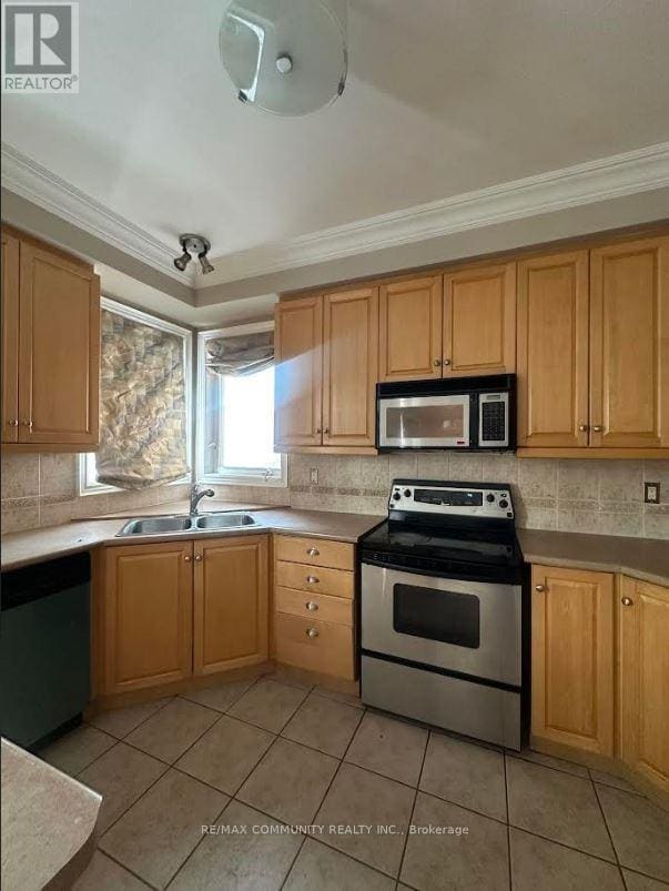 40 Grand Oak Dr in Richmond Hill, ON - Building Photo - Building Photo