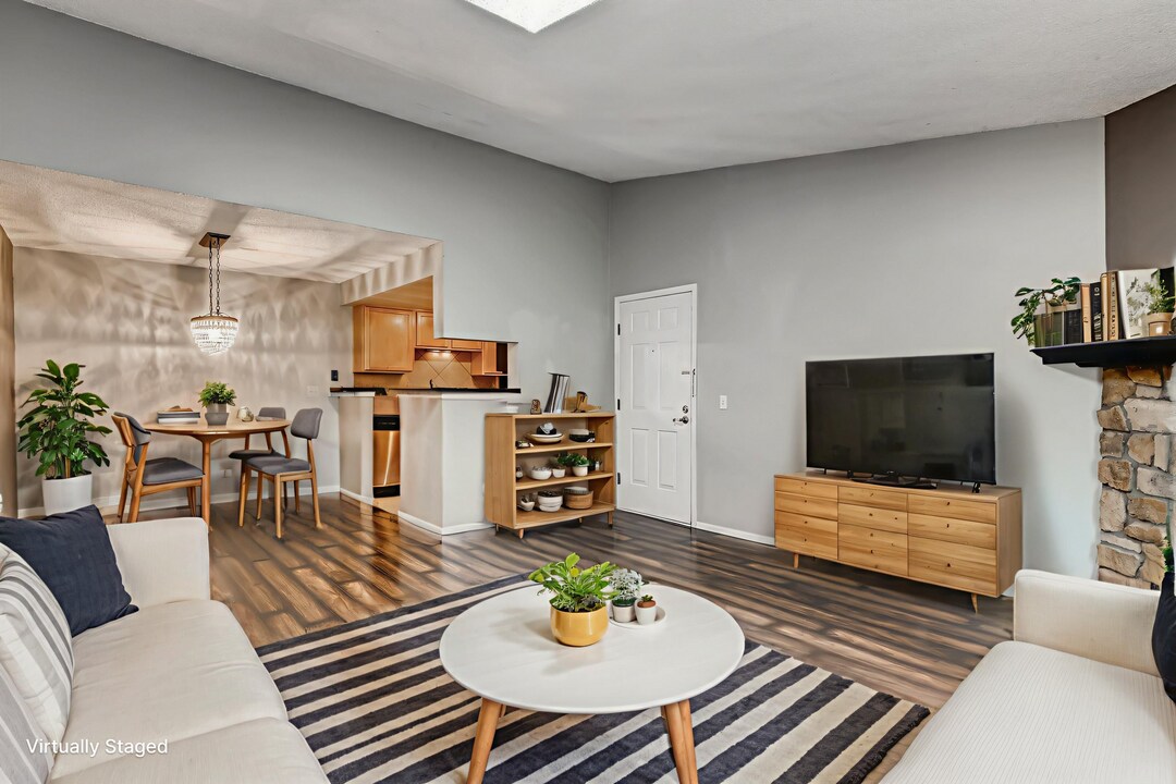 8225 Fairmount Dr in Denver, CO - Building Photo