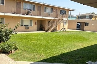 Brookside Apartments in Riverside, CA - Building Photo
