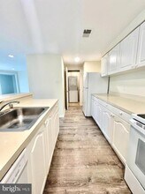 4342 Pembrook Village Dr in Alexandria, VA - Building Photo - Building Photo