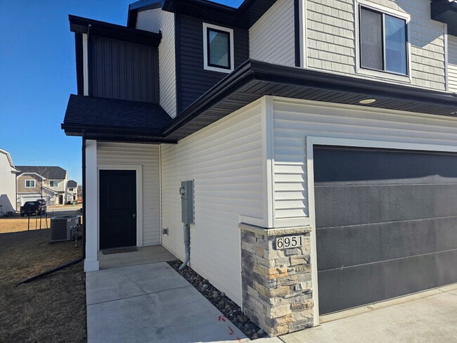 6951 Bluebell Ct in Johnston, IA - Building Photo - Building Photo