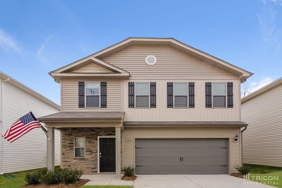 130 Spring Knoll Dr in Charlotte, NC - Building Photo