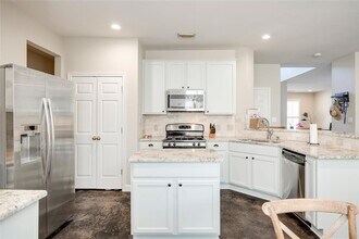 2729 Kinney Oaks Ct in Austin, TX - Building Photo - Building Photo