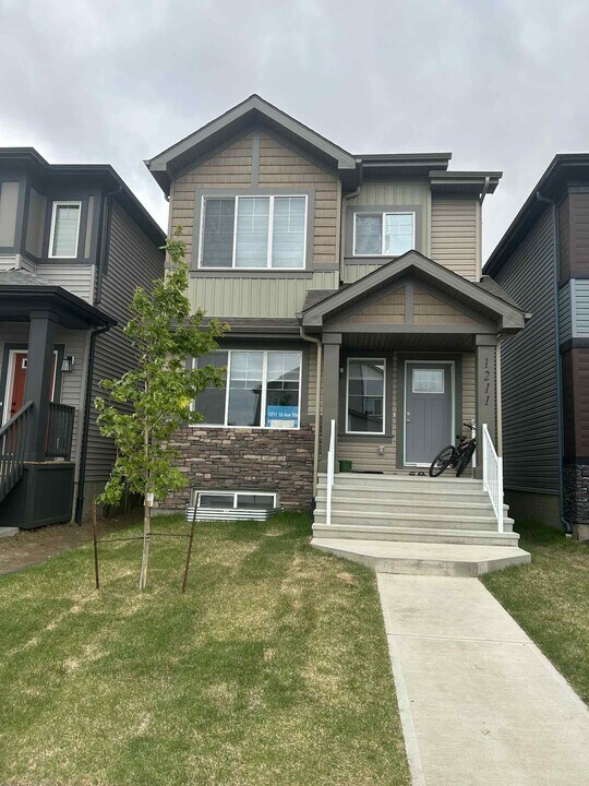 1211 16 Av NW in Edmonton, AB - Building Photo