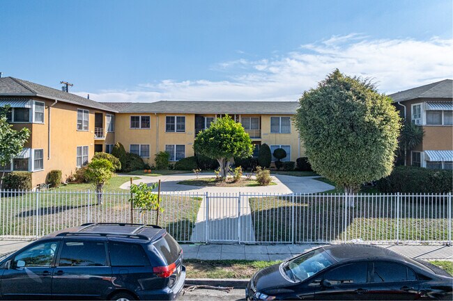 Stafford Manor in Los Angeles, CA - Building Photo - Building Photo