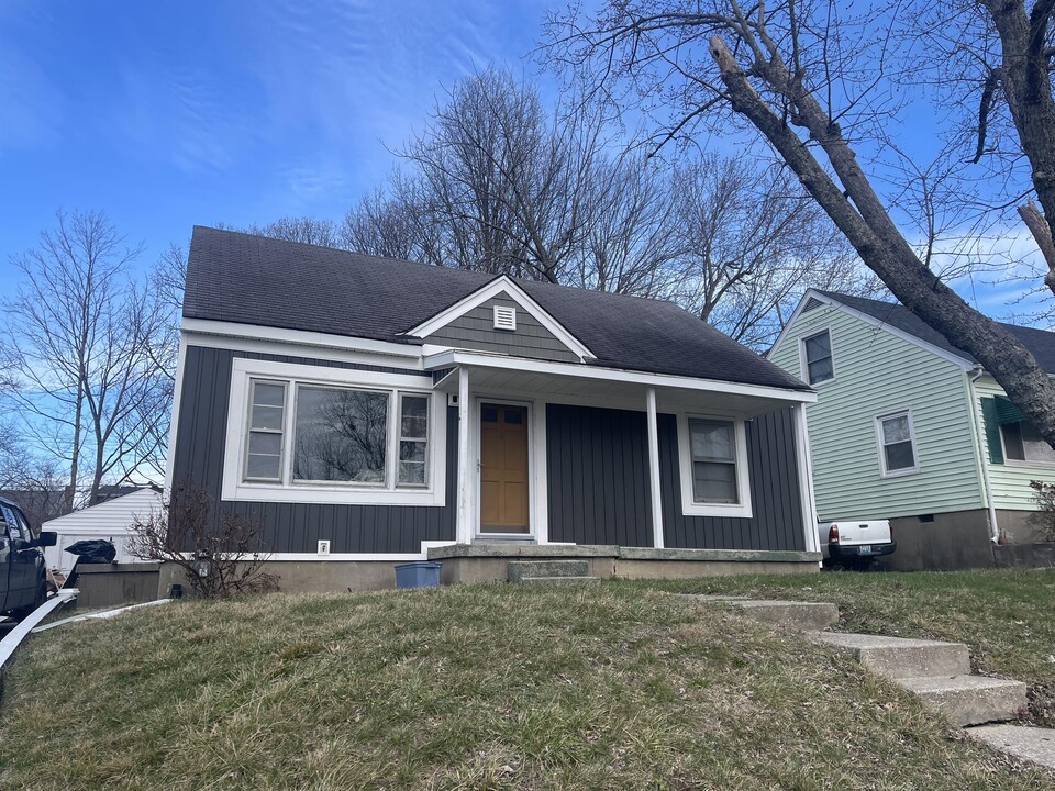 821 Carneal Rd in Lexington, KY - Building Photo