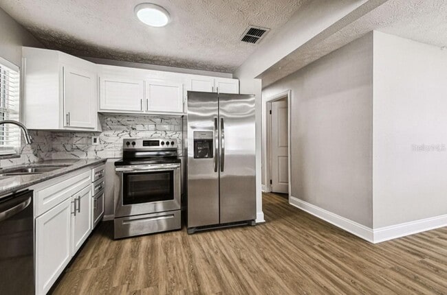 10215 N 23rd St in Tampa, FL - Building Photo - Building Photo