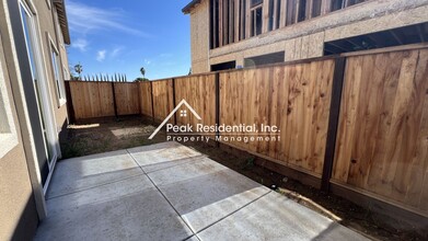 5218 Senesta Cir in Sacramento, CA - Building Photo - Building Photo