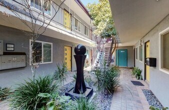 10333 Santa Monica Blvd in Los Angeles, CA - Foto de edificio - Building Photo