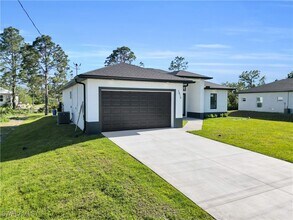2815 32nd St W in Lehigh Acres, FL - Building Photo - Building Photo