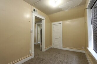 1910 N Keystone Ave in Chicago, IL - Building Photo - Building Photo