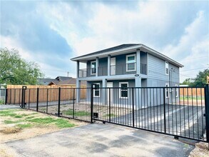 8206 Sosa Cir, Unit 1 in Edinburg, TX - Building Photo - Building Photo