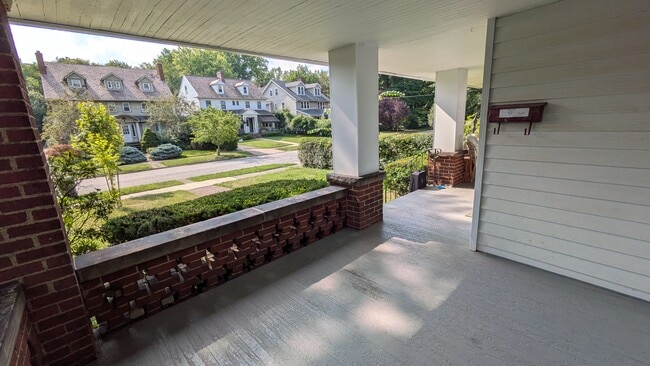 2438 Woodmere Dr in Cleveland Heights, OH - Building Photo - Building Photo