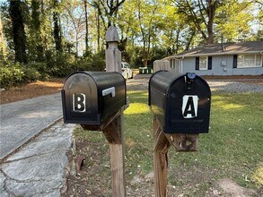 1576 Carolyn Dr SW in Stone Mountain, GA - Building Photo - Building Photo