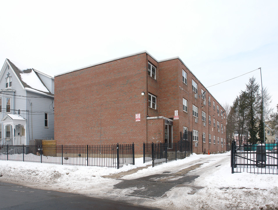 180 Bond St in Hartford, CT - Building Photo