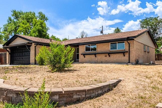 8177 Pearl St in Denver, CO - Building Photo - Building Photo