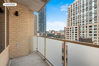 41-29 24th St in Queens, NY - Foto de edificio - Building Photo