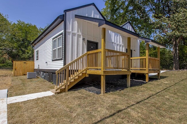 property at 214 S Park St