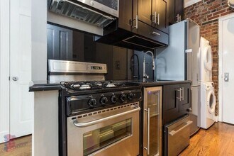 East 3rd Street, Unit 1A in New York, NY - Foto de edificio - Building Photo