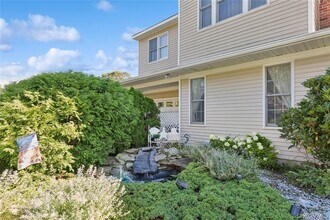 123 Broad Ave in Riverhead, NY - Building Photo - Building Photo