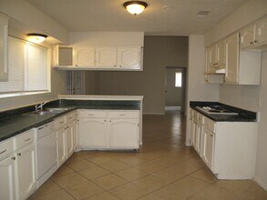 5811 Crooked Post Rd in Spring, TX - Building Photo - Building Photo