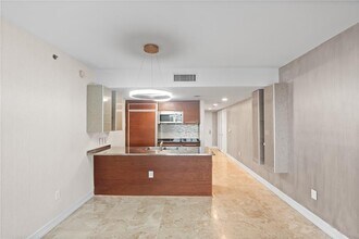 1800 S Ocean Dr, Unit 1850-4109 in Hallandale Beach, FL - Building Photo - Building Photo