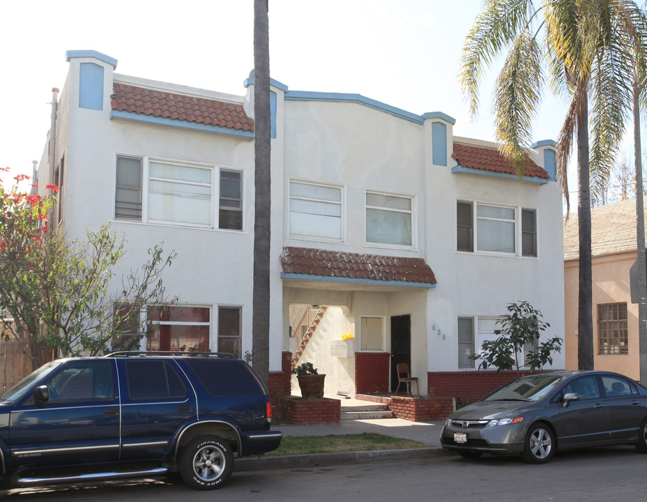 626 E 5th St in Long Beach, CA - Foto de edificio