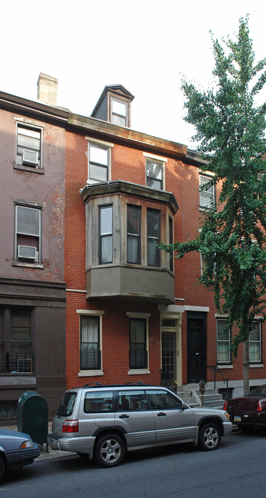 348 S 16th St in Philadelphia, PA - Building Photo