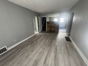 2449 Fairport Ave in Dayton, OH - Foto de edificio - Building Photo