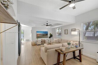 4413 NW 97th Pl in Doral, FL - Building Photo - Building Photo
